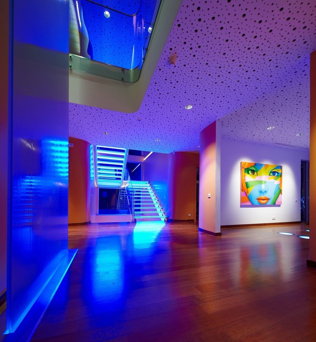 escada-de-vidro-com-iluminacao-led-casa-em-ancara-turquia