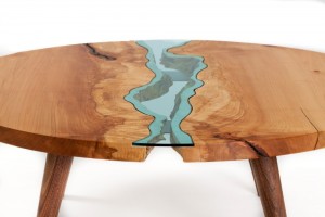 mesa-redonda-artesanal-em-vidro-e-madeira