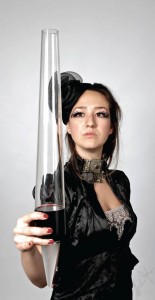 moderna-taca-para-vinho-tinto-por-kacper-hamilton