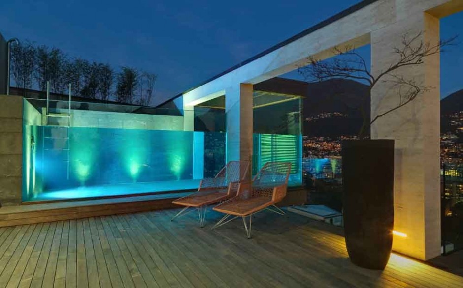 piscina-de-vidro-suspensa-na-suica