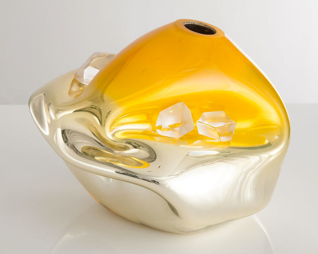 vaso-de-vidro-amarelo-com-efeito-metalico