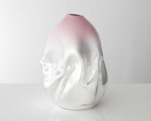 vaso-de-vidro-rosa-com-efeito-cromado