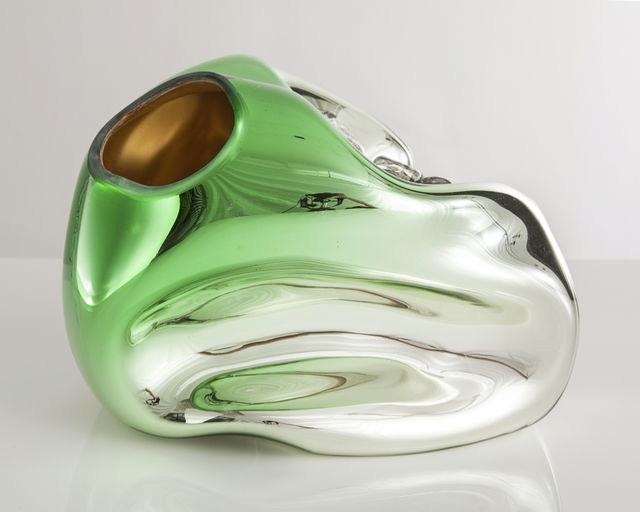 vaso-de-vidro-verde-com-efeito-metalico