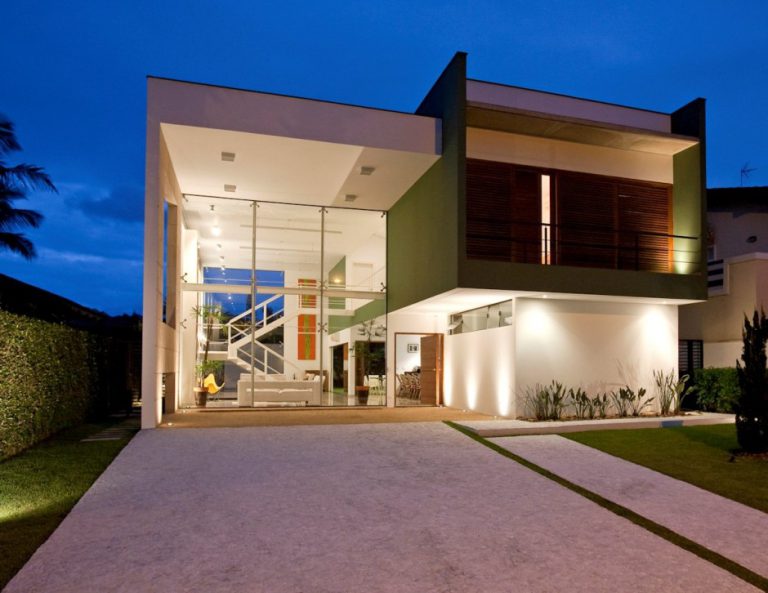 Casa no Guarujá pelo arquiteto Flávio Castro