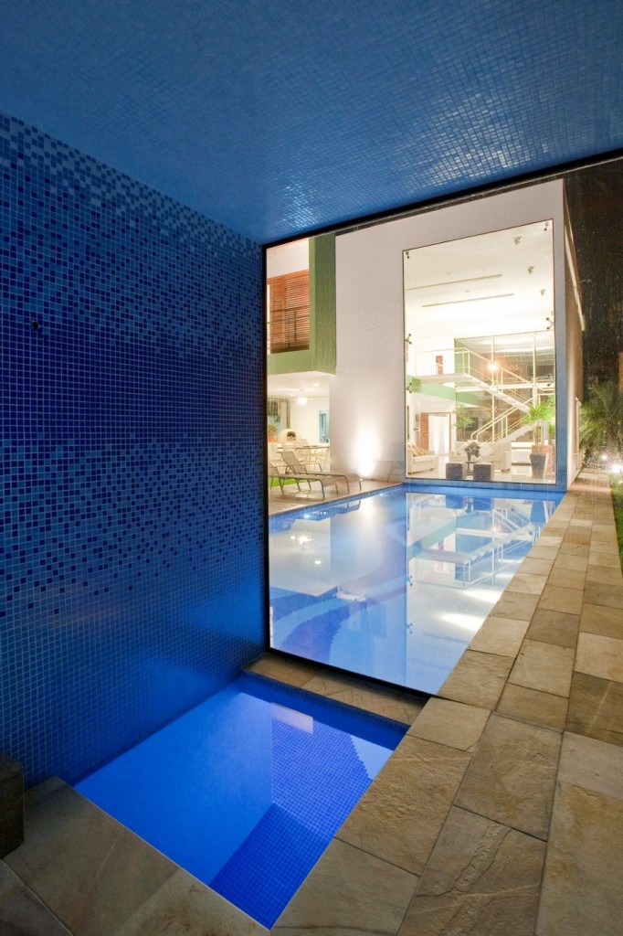 sauna-integrada-a-piscina-casa-no-guaruja-p