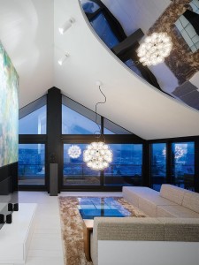 arquitetura-fachada-de-vidro-com-teto-inclinado-apartamento-em-stuttgart-alemanha