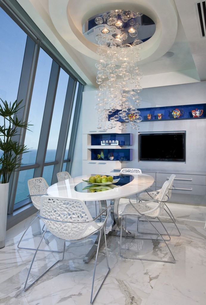 decoracao-luxuosa-sala-de-almoco-com-luminaria-de-vidro