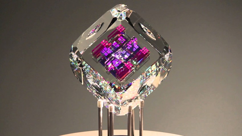 escultura-em-bloco-oftalmico-de-cristal-por-jack-storms