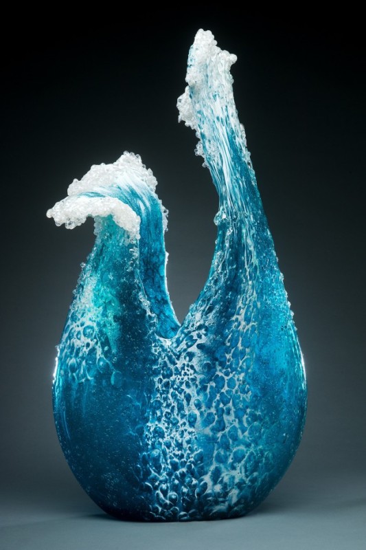 vaso-de-vidro-em-forma-de-onda-do-mar