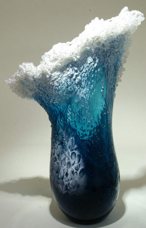 vasos-de-vidro-inspirados-na-onda-do-mar