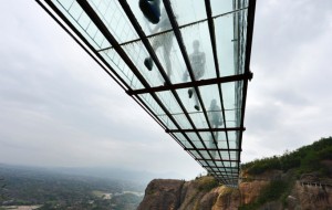 ponte-suspensa-de-vidro-china