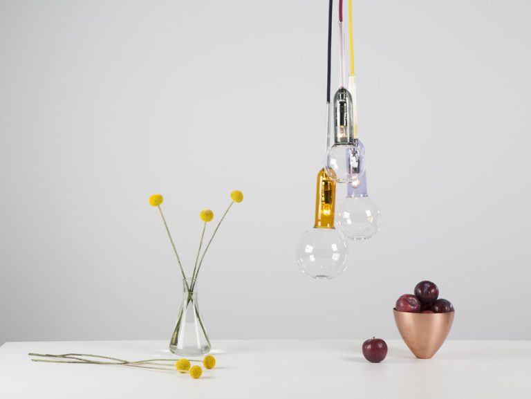 Vasos e luminárias pela designer Sarah Colson