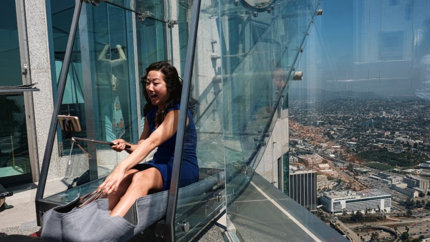 escorregador-de-vidro-em-los-angeles-us-bank-tower