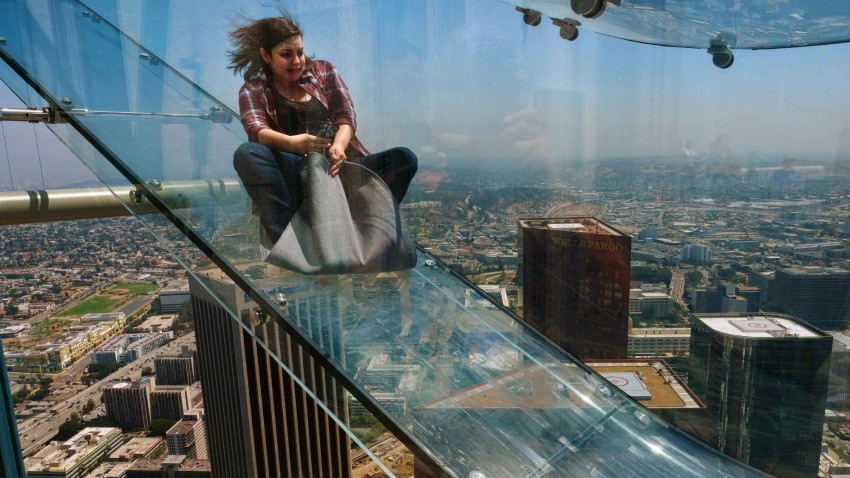 skyslide-escorregador-de-vidro-em-los-angeles-us-bank-tower