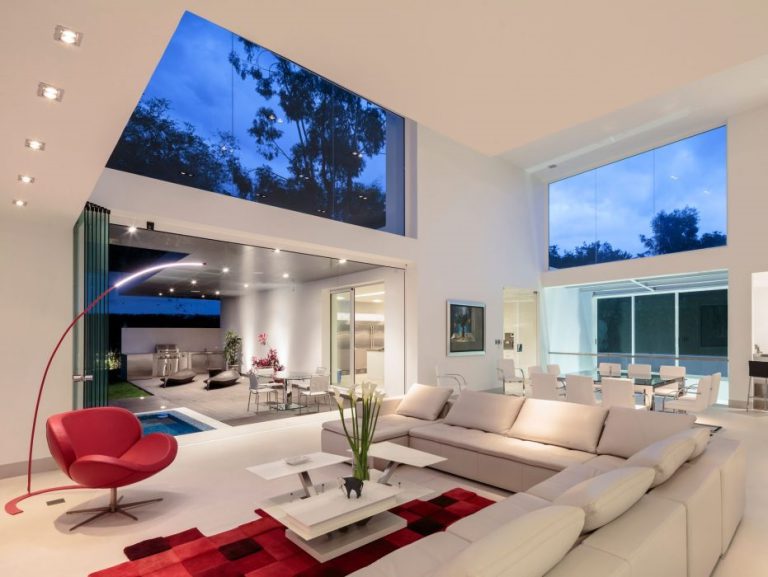 Casa em Quito com moderno sistema de envidraçamento