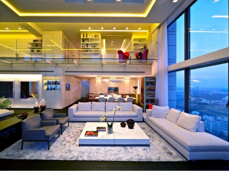 Cobertura triplex com decoração exótica e vertiginosa