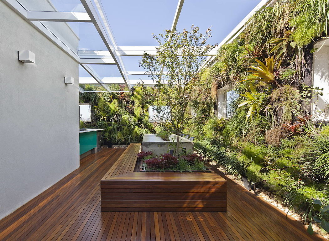 jardim-vertical-com-cobertura-de-vidro-por-casa-14-arquitetura
