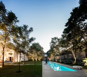 paisagismo-piscina-raia-moderno-projeto-residencial-em-sp-por-mk27