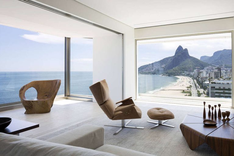 Guarda-corpos embutidos trazem vistas de Ipanema para dentro do convívio