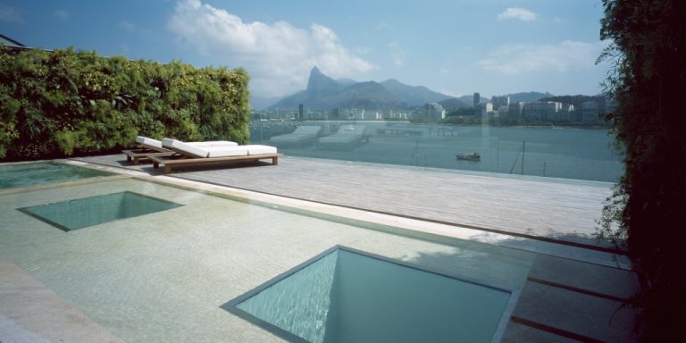 Cobertura triplex na Urca pelo Studio Arthur Casas